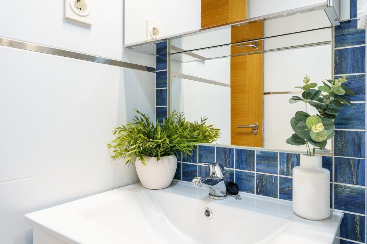 Malagasuite Cozy Center Apartment & Parking מראה חיצוני תמונה