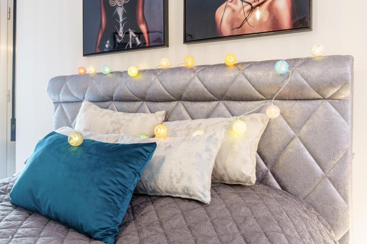 Malagasuite Cozy Center Apartment & Parking מראה חיצוני תמונה